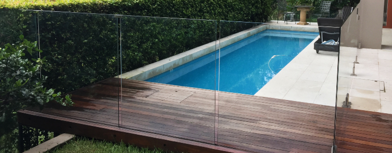 Glass pool fencing